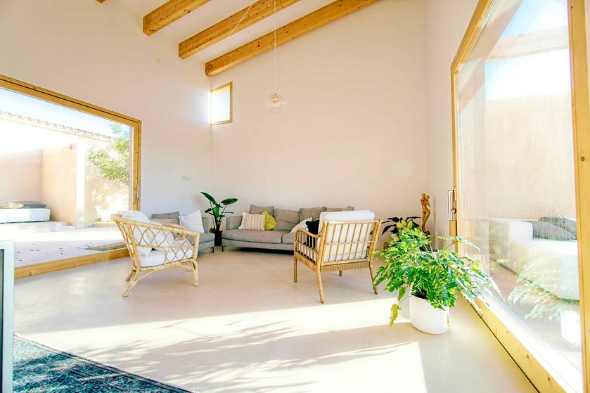 Privater Retreat-Raum in der Natur — das Setting, das transpersonaler Therapie ermöglicht, ihre volle Tiefe zu erreichen